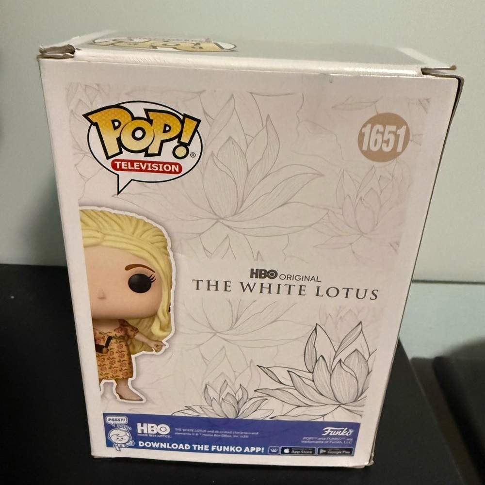 Funko Pop figure Television series “Tanya McQuoid” From HBO’s The White Lotus!! - Picture 3 of 6